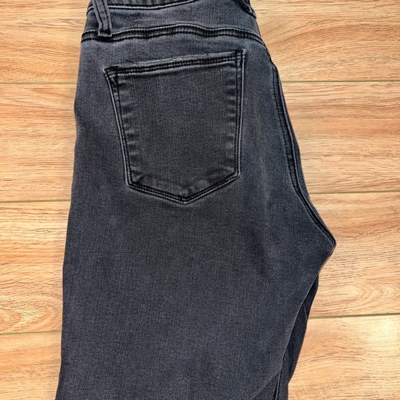 Silver jeans size 27 super comfortable and stretchy - Picture 2 of 3